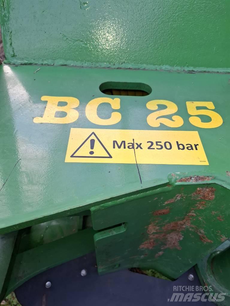 Farma BC 25 Fendeuse, Scie