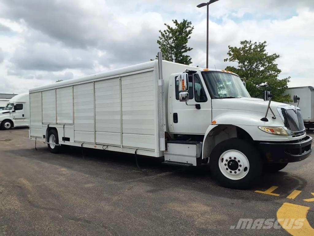 International 4300 Camion de livraison de boisson