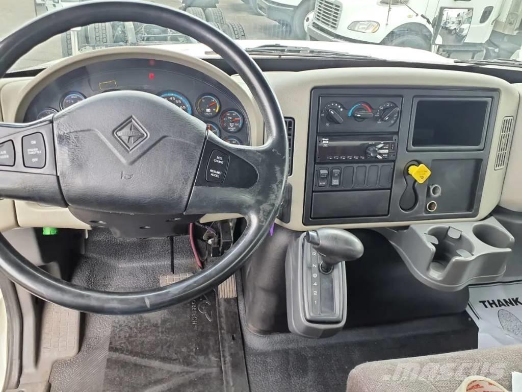 International 4300 Camion de livraison de boisson