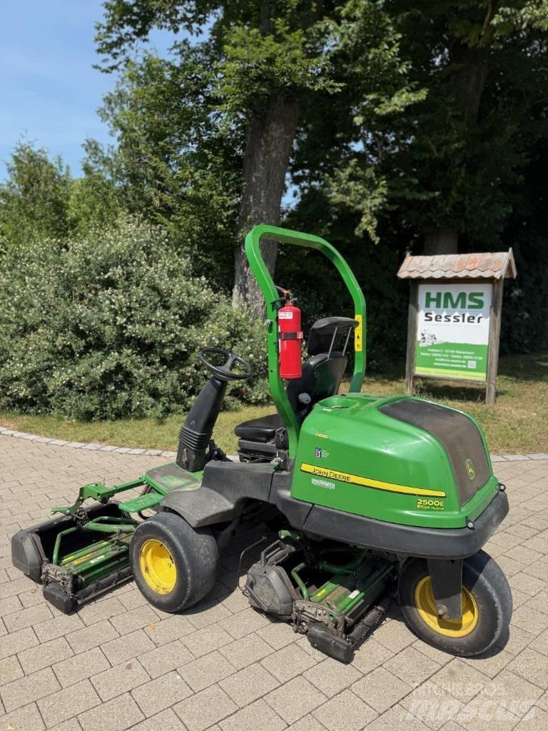 John Deere 2500 E Tondeuses pour greens
