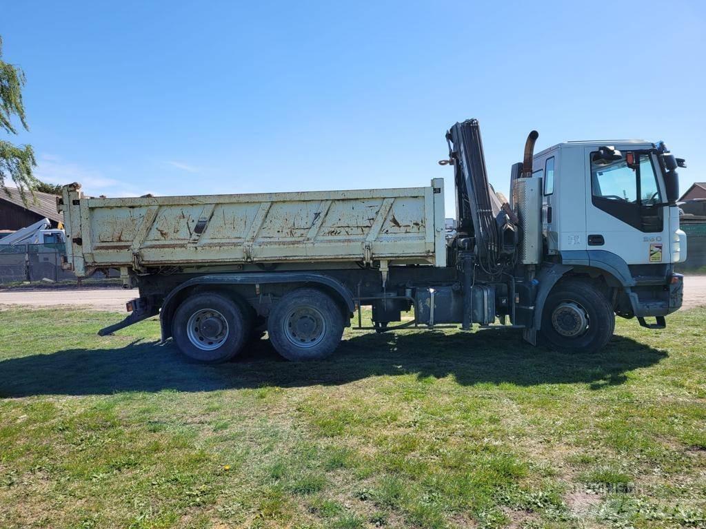 Iveco Trakker 360 Camion plateau ridelle avec grue