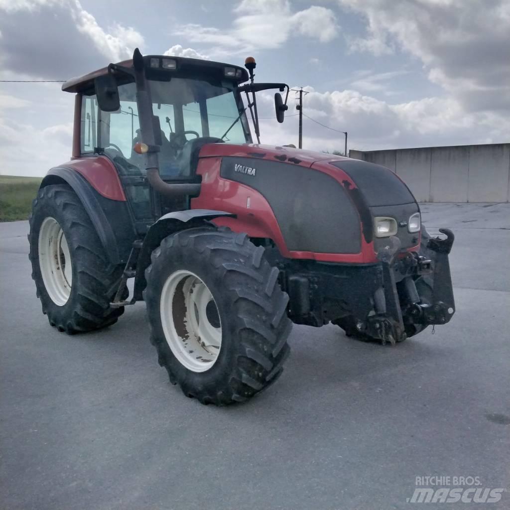 Valtra T 130 Tracteur