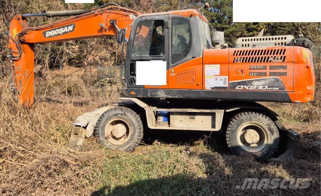 Doosan DX 210 W Pelle sur pneus