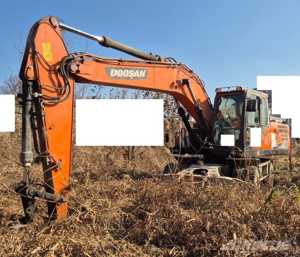 Doosan DX 210 W Pelle sur pneus