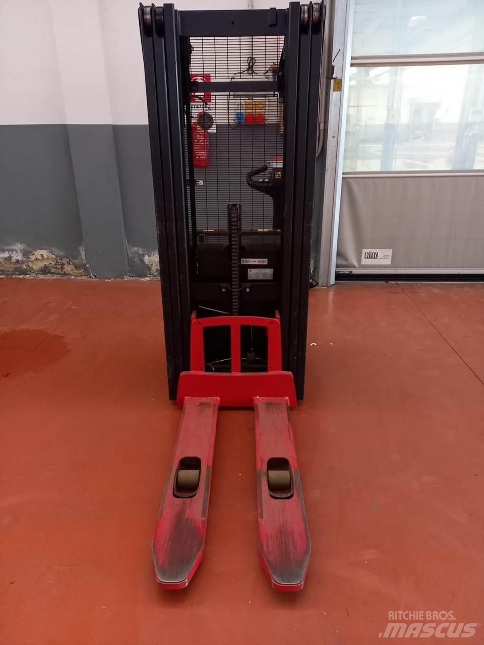 Hyster S1.2 Gerbeur accompagnant