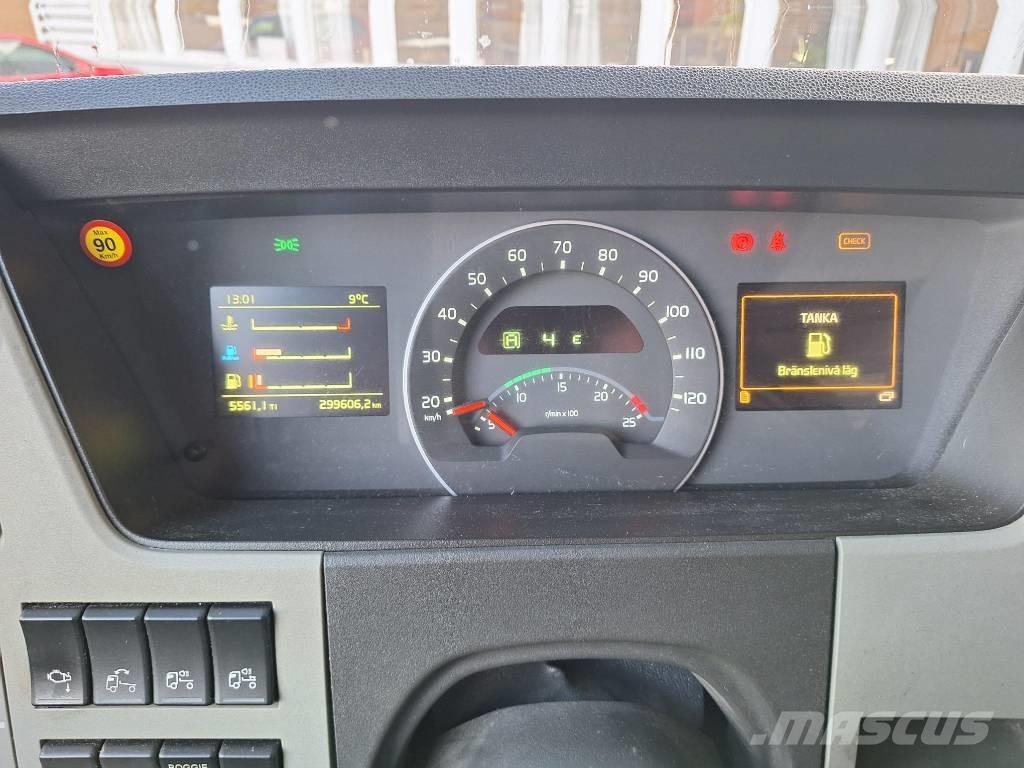 Volvo FM  6x2 Camion plateau ridelle avec grue