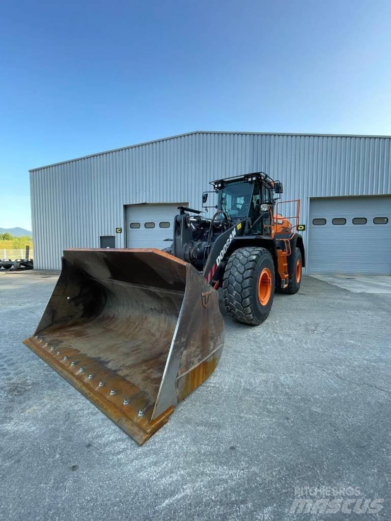 Doosan DL 320-7 Chargeuse sur pneus