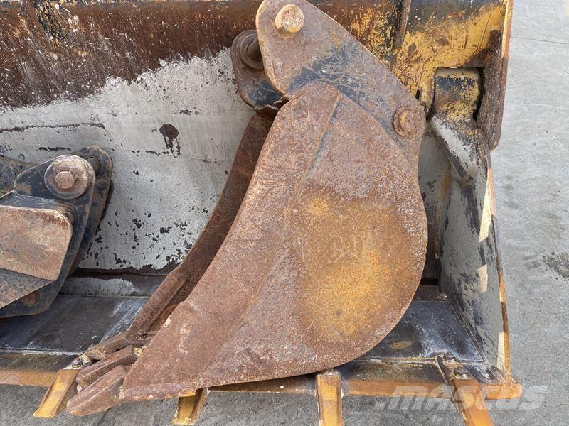 CAT 428 F Tractopelle