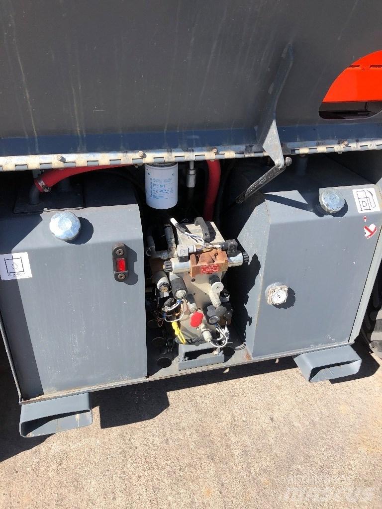 SkyJack SJ 6826 RT Nacelle ciseaux