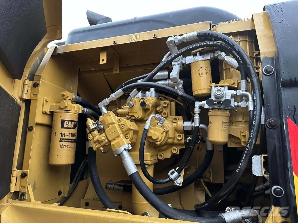 CAT 330D2 Pelle sur chenilles