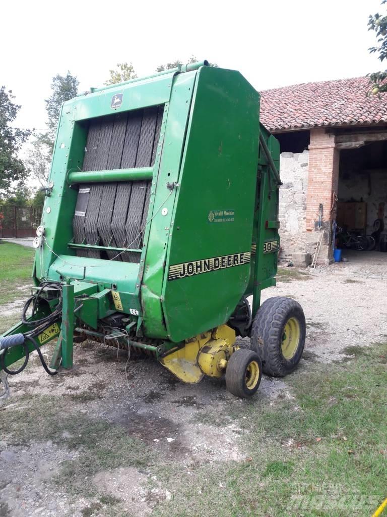 John Deere 590 Presse à balle ronde