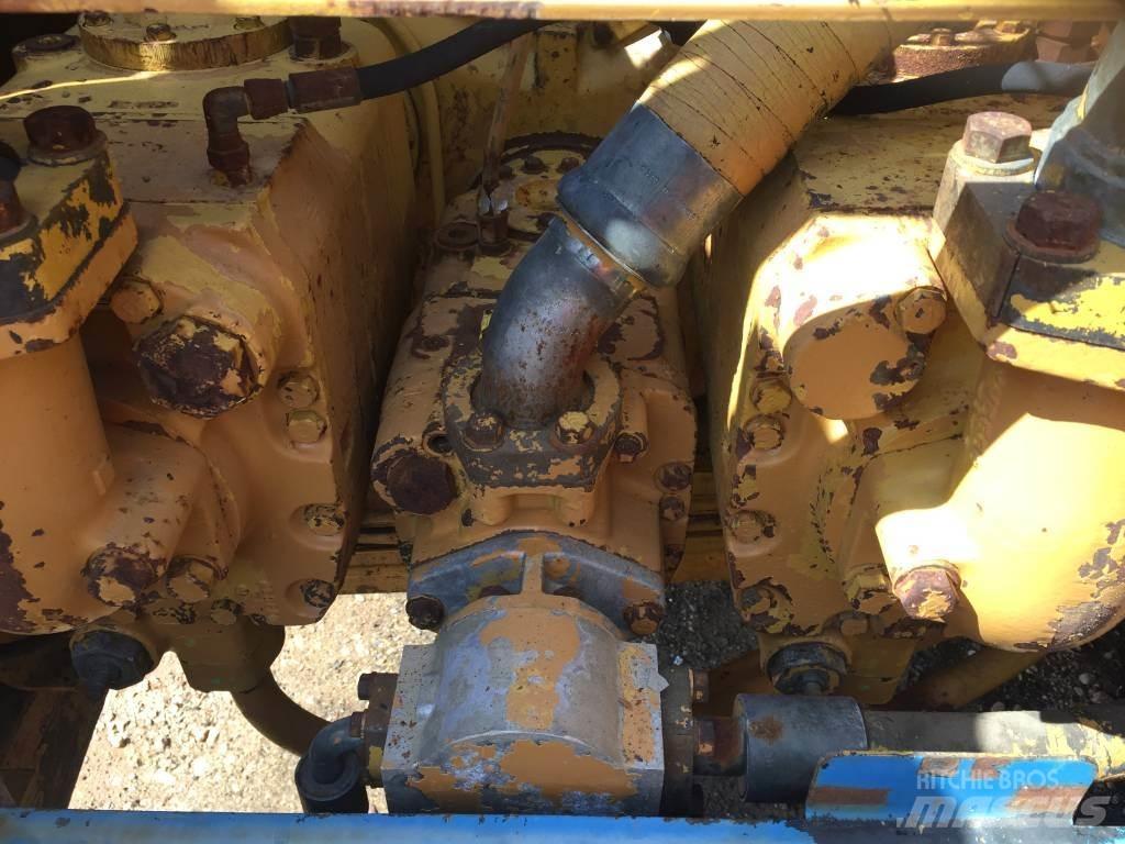 CAT 245 D ME Pelle sur chenilles