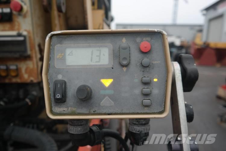 Dynapack F121 4WD Finisseur