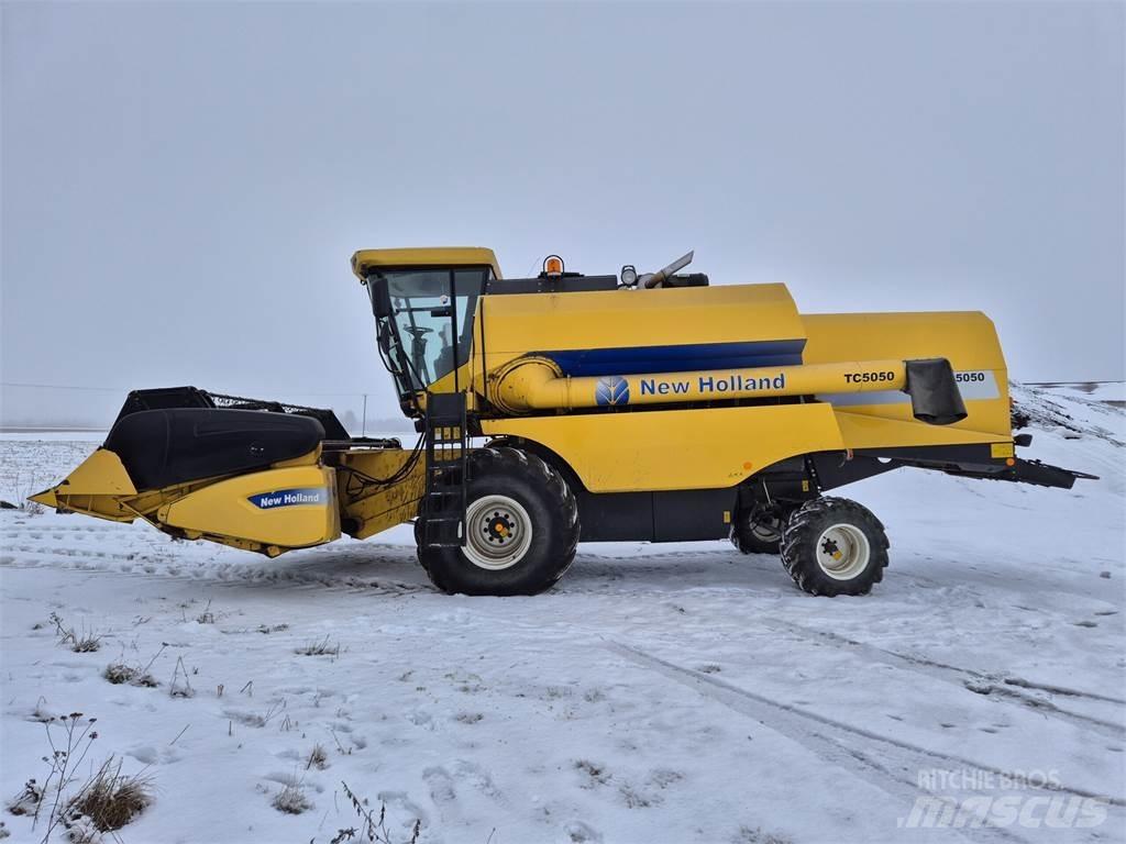 New Holland TC5050 Moissonneuse batteuse