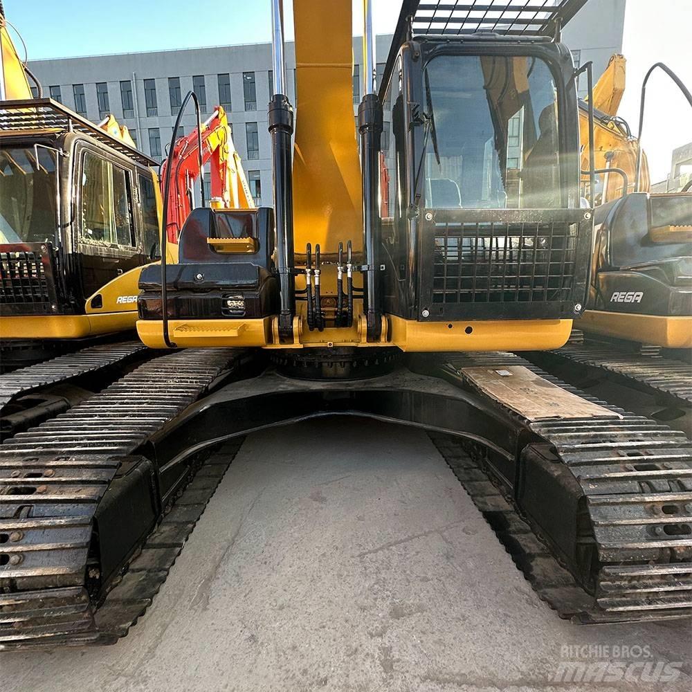 CAT 323 D Pelle sur chenilles