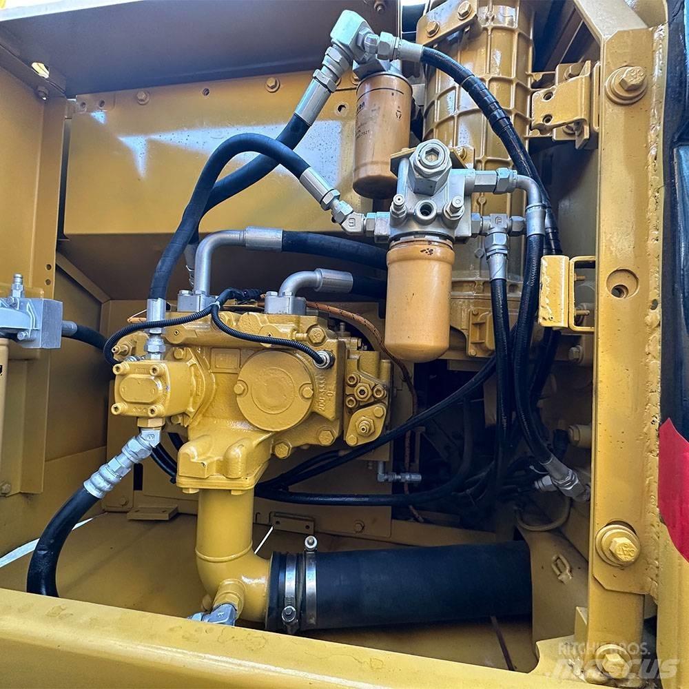 CAT 323 D Pelle sur chenilles
