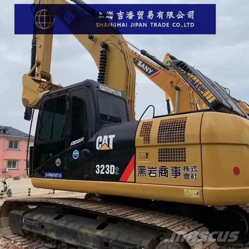 CAT 323 D Pelle sur chenilles