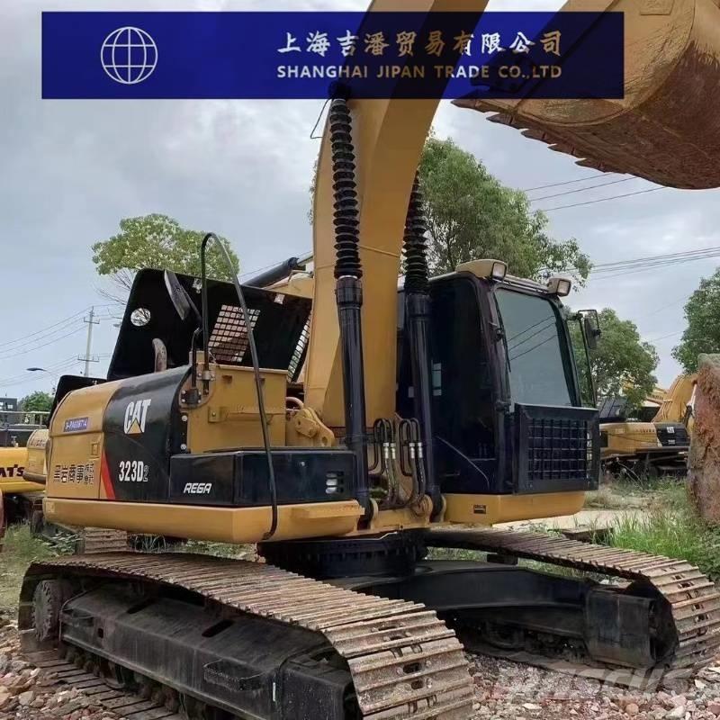 CAT 323 D Pelle sur chenilles