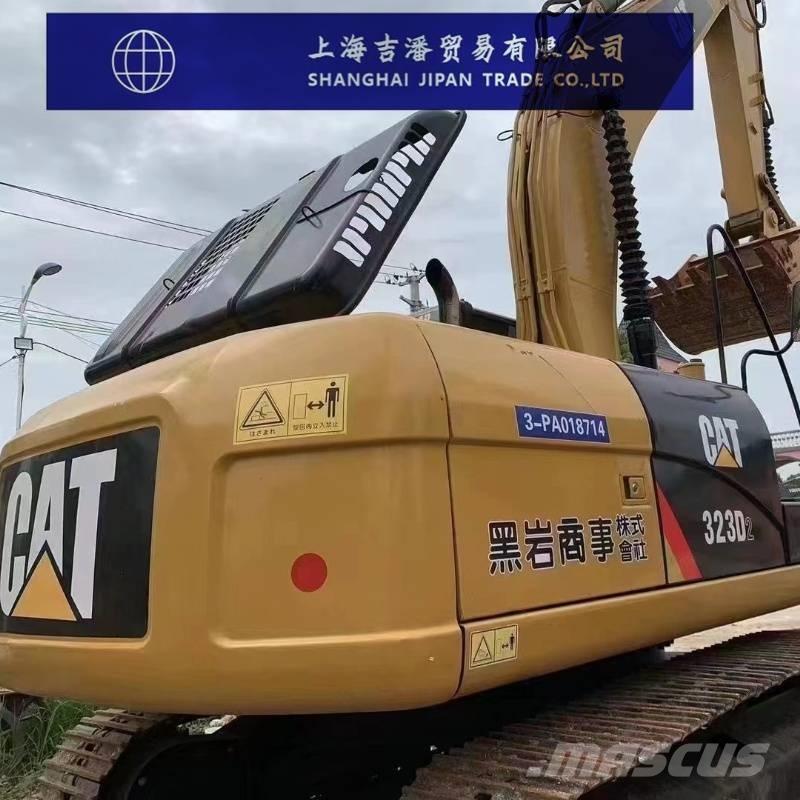 CAT 323 D Pelle sur chenilles