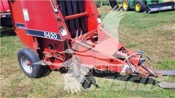 Case IH 8420 Presse à balle ronde