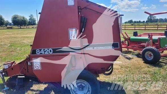 Case IH 8420 Presse à balle ronde