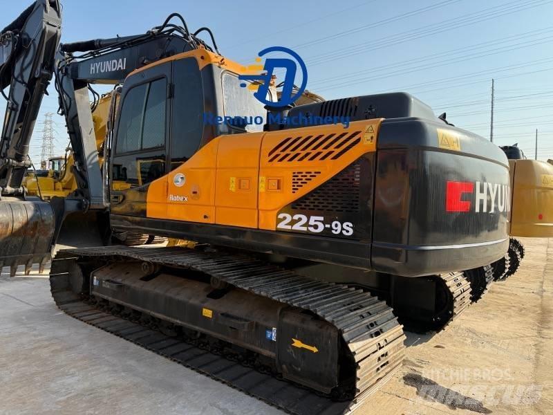Hyundai 225-9S Pelle sur chenilles