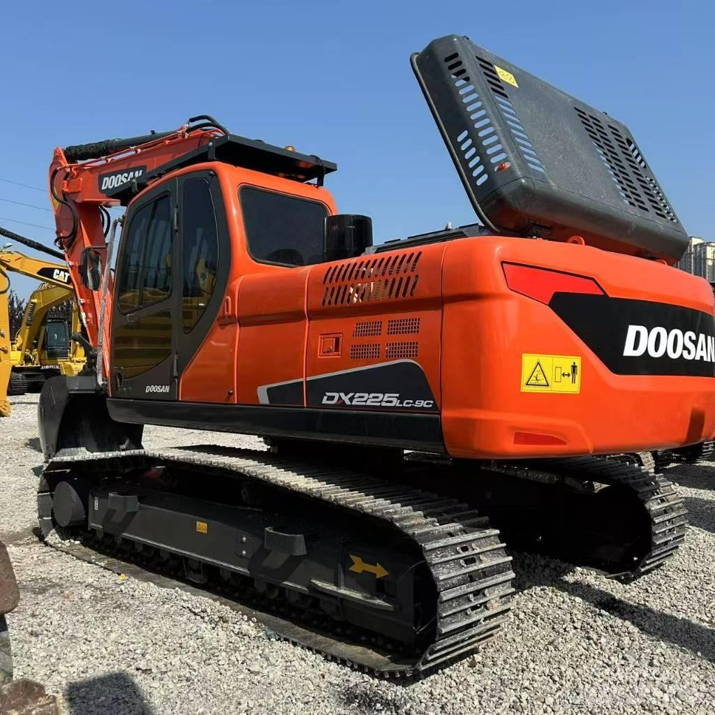 Doosan 225LC-9c Pelle sur chenilles