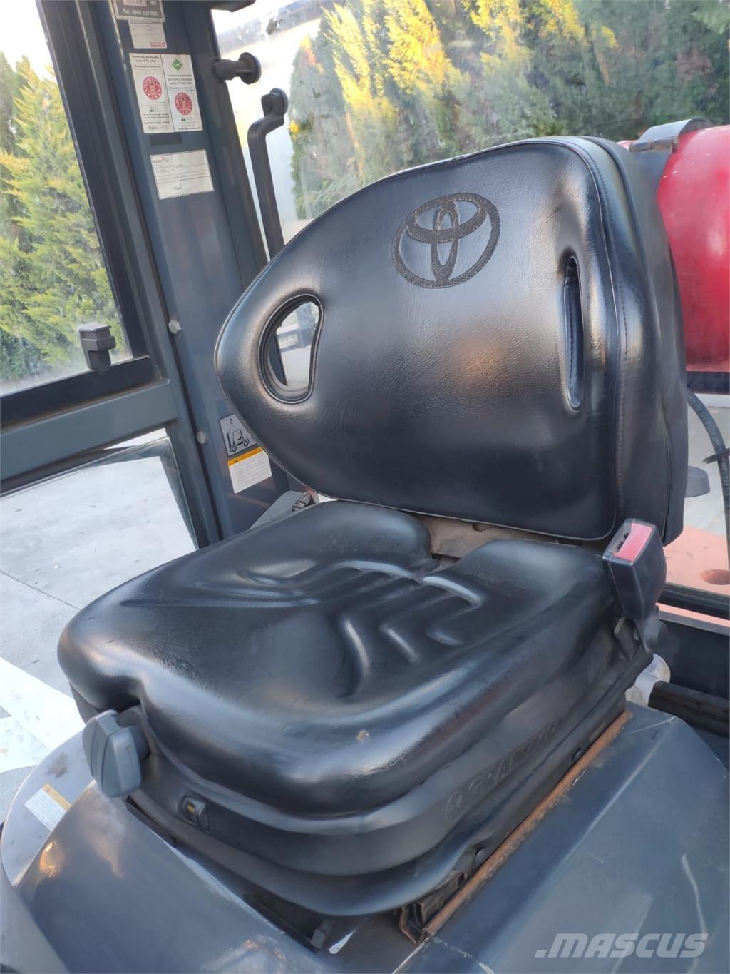 Toyota 7FGF25 Chariots GPL