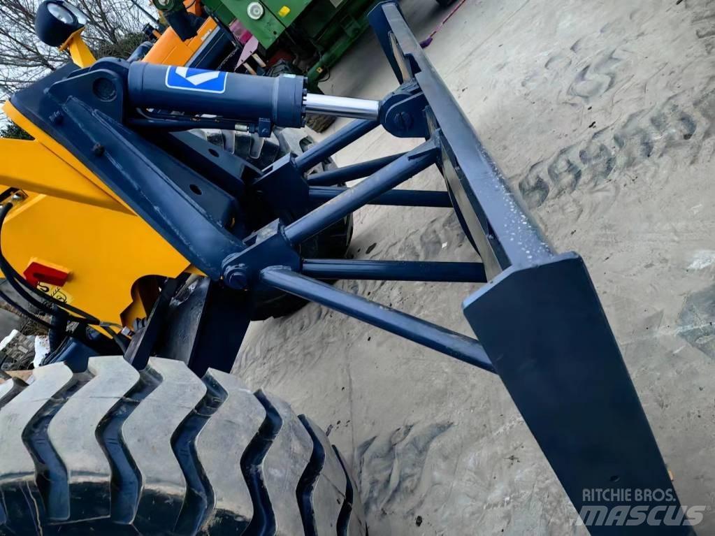 XCMG GR 2153 Niveleuse
