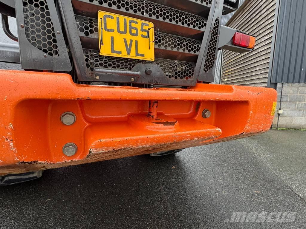 Hitachi ZW 220-5B Chargeuse sur pneus