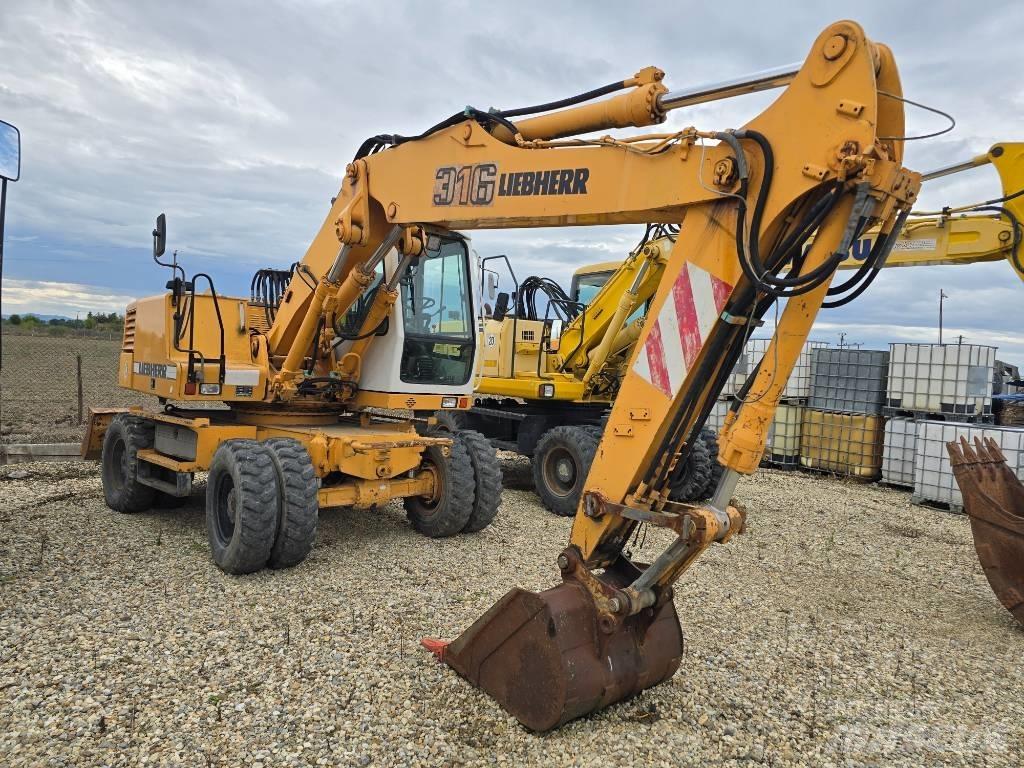 Liebherr A 316 Pelle sur pneus