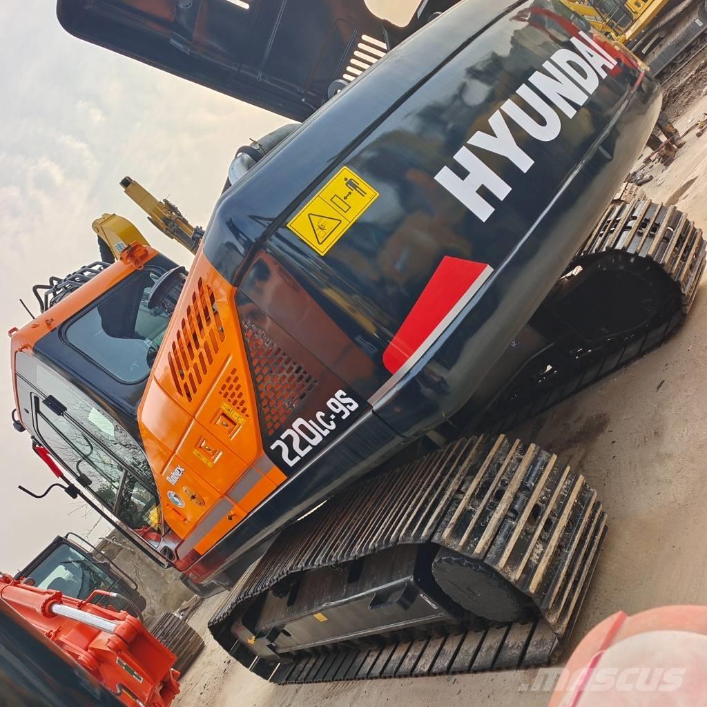 Hyundai 220LC Pelle sur chenilles