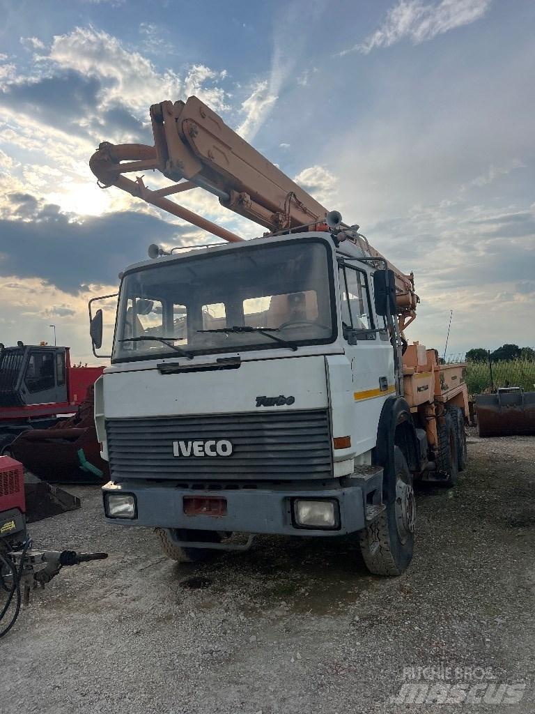 Iveco 330-36 H Camion benne