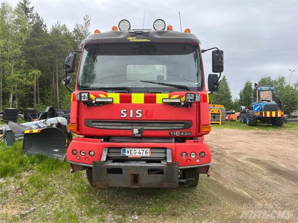 Sisu E11 420 Camions et véhicules municipaux
