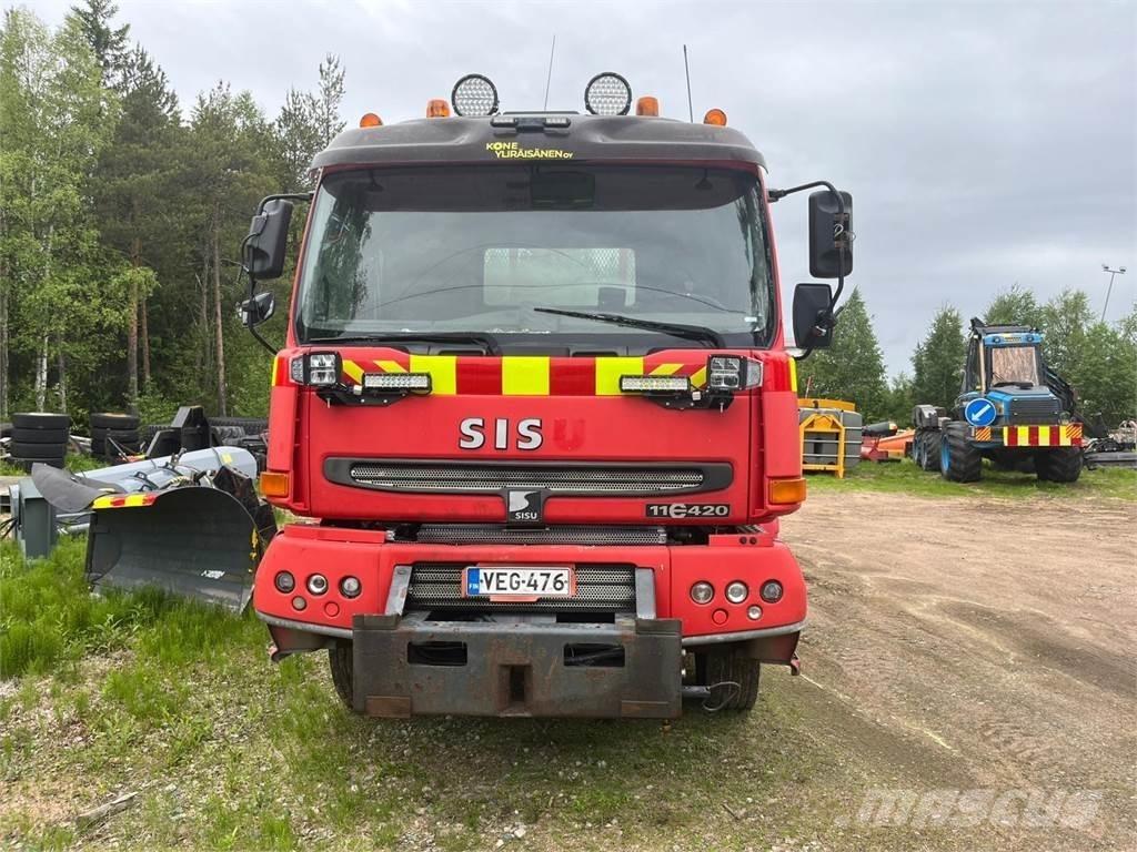 Sisu E11 420 Camions et véhicules municipaux