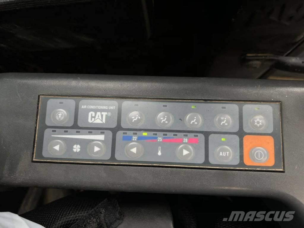 CAT 321D LCR Pelle sur chenilles