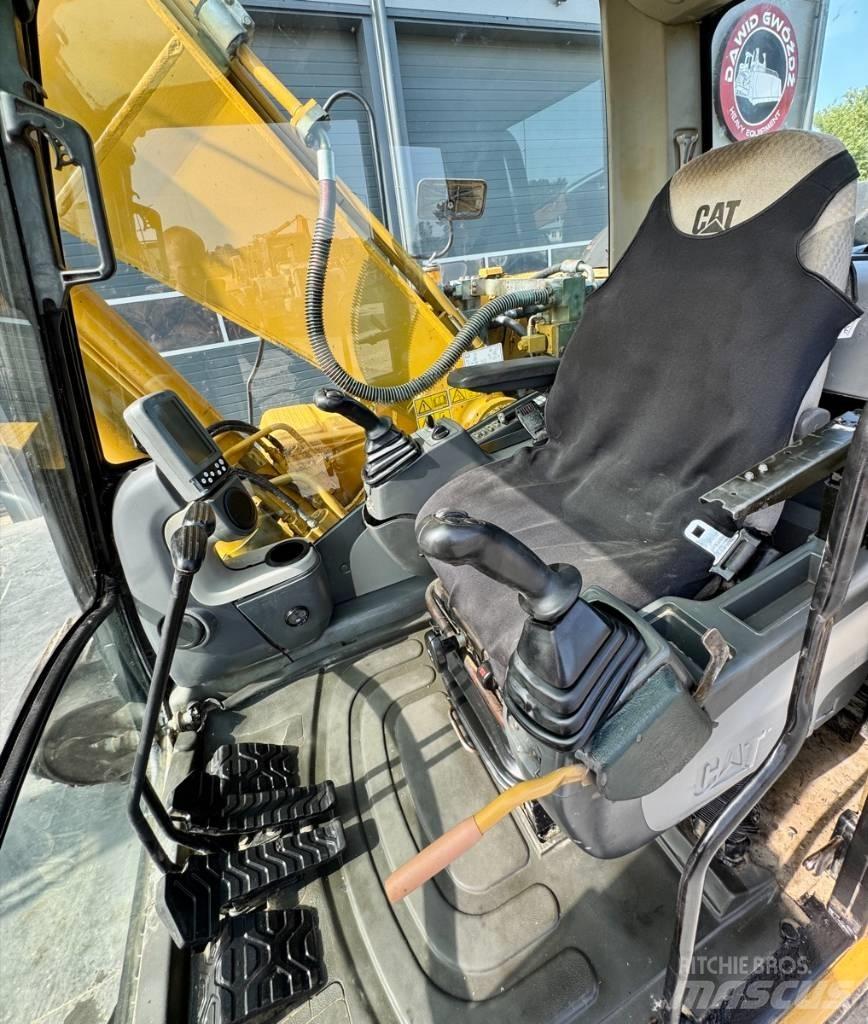 CAT 323 D L Pelle sur chenilles
