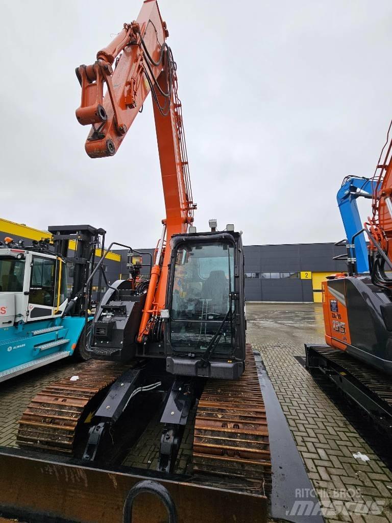 Hitachi ZX 135 US-7 Pelle sur chenilles