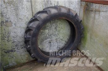 Stomil 9.5 R 32 Pneus, roues et jantes