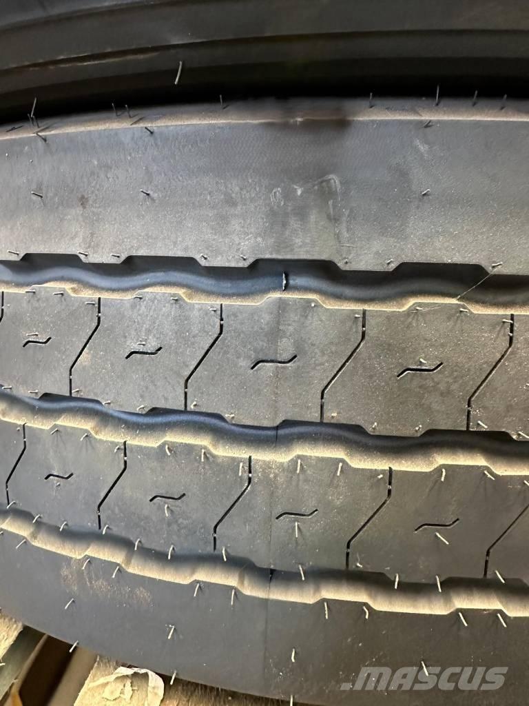 Goodyear 245/70R17 Pneus, roues et jantes