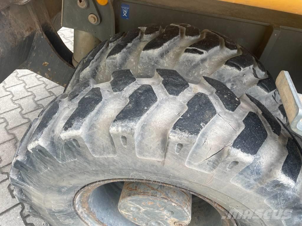 Liebherr A 918 Pelle sur pneus