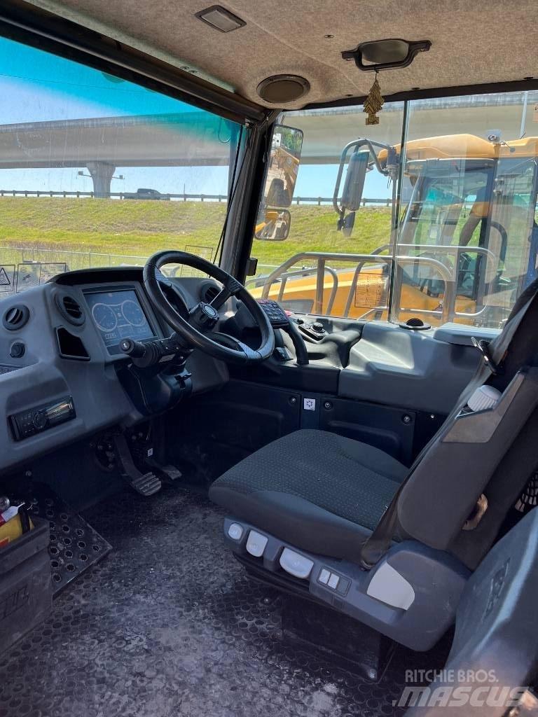 Bell B30E Tombereau articulé