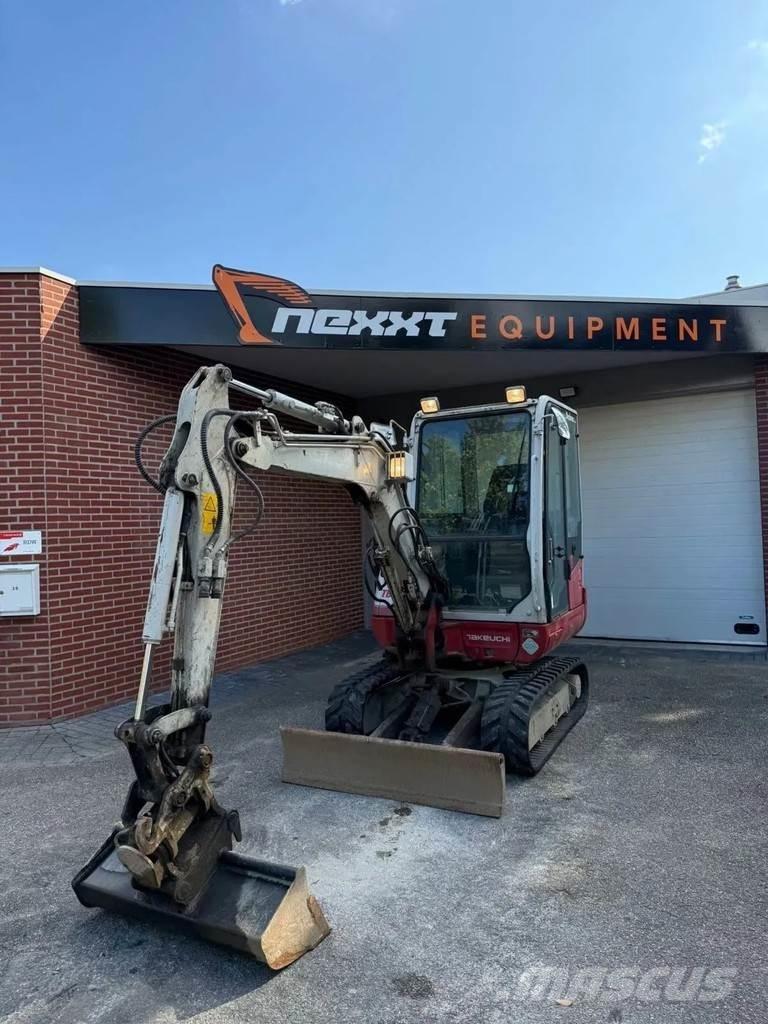 Takeuchi TB230 Pelle sur chenilles