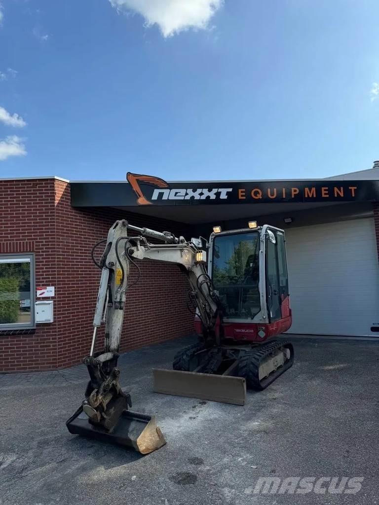Takeuchi TB230 Pelle sur chenilles