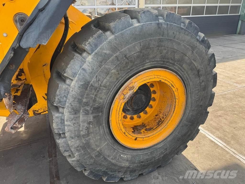 JCB 457 Chargeuse sur pneus