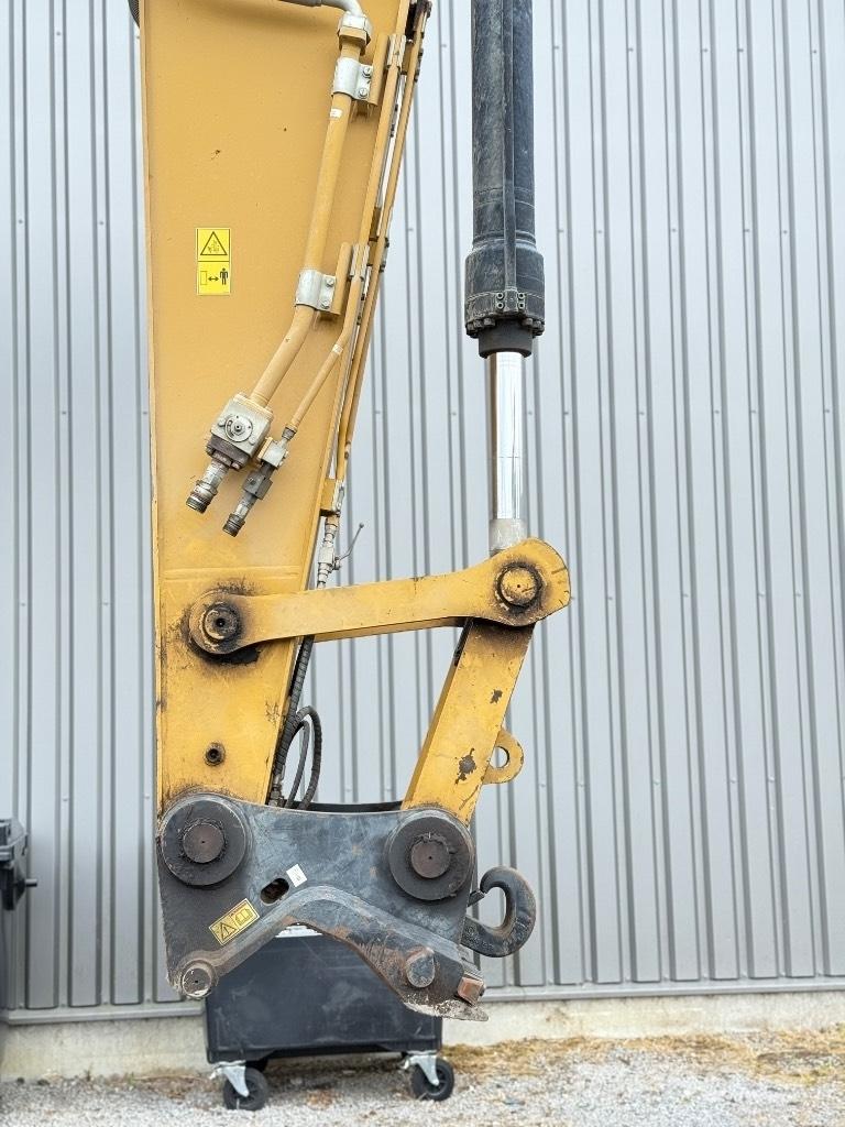CAT 326 F L Pelle sur chenilles