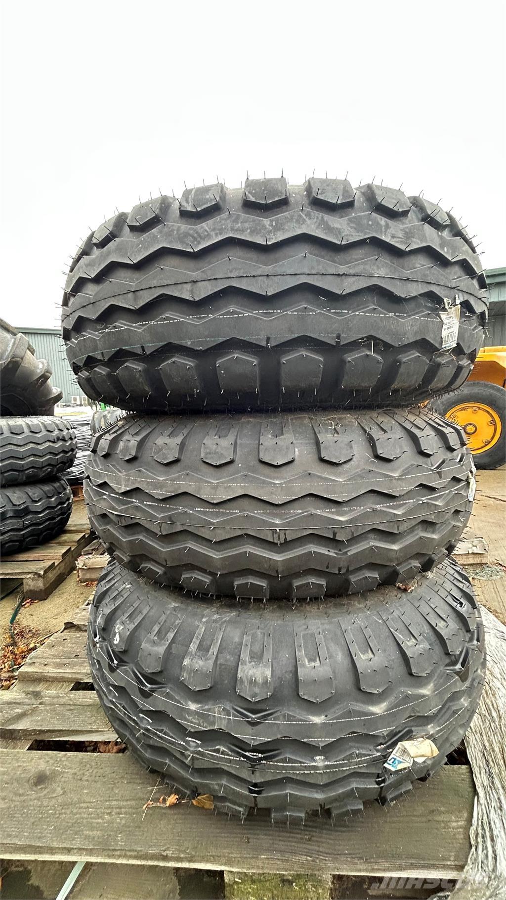  300/85R15.3 Pneus, roues et jantes