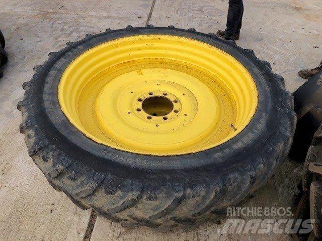  300/95R46 Pneus, roues et jantes
