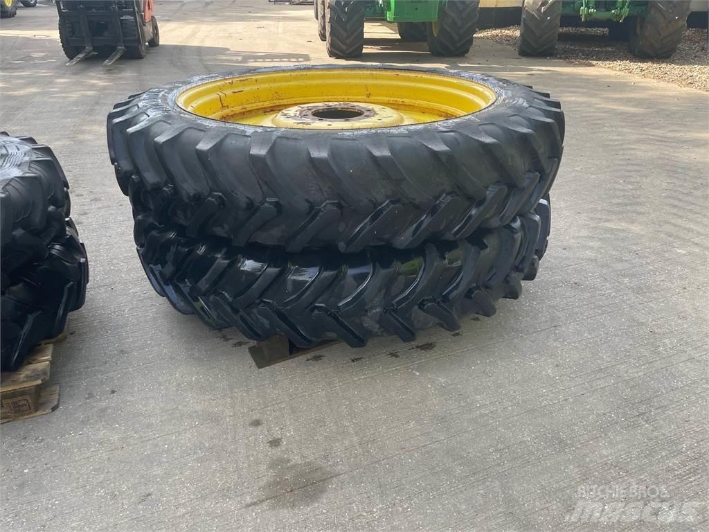  340/85R48 Pneus, roues et jantes