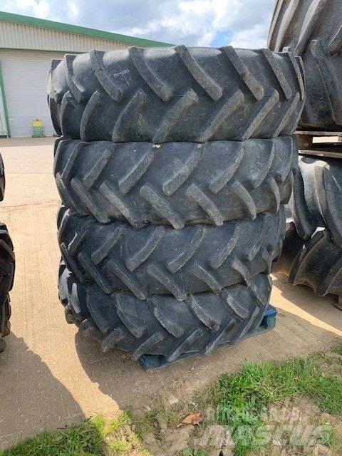  380/85R34 Pneus, roues et jantes